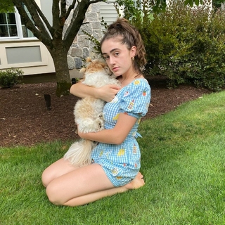 Rachel Sennott feet photo thumbnail