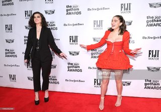 Rachel Sennott feet photo thumbnail