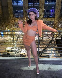 Rachel Sennott feet photo thumbnail