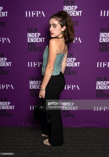 Rachel Sennott feet photo thumbnail