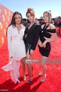 Rachel Sennott feet photo thumbnail