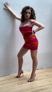 Rachel Sennott feet photo thumbnail