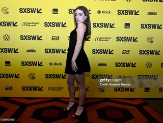 Rachel Sennott feet photo thumbnail