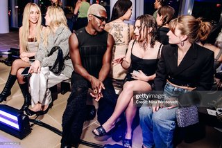 Rachel Sennott feet photo thumbnail