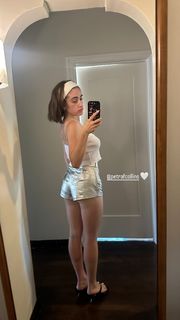 Rachel Sennott feet photo thumbnail