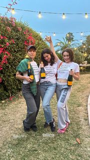 Rachel Sennott feet photo thumbnail