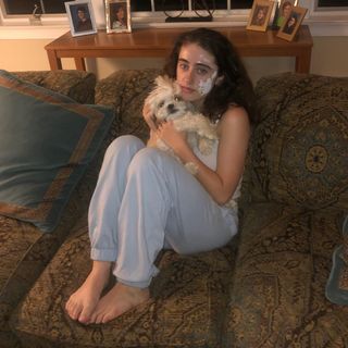 Rachel Sennott feet photo thumbnail