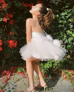 Rachel Sennott feet photo thumbnail