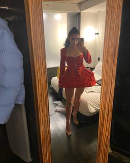 Rachel Sennott feet photo thumbnail