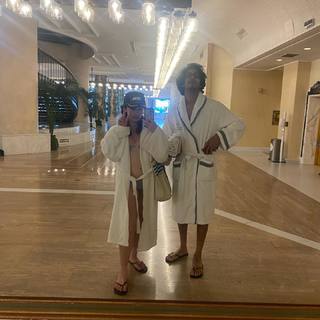 Rachel Sennott feet photo thumbnail