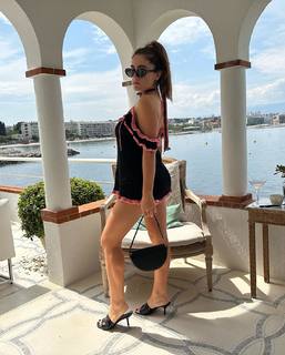 Rachel Sennott feet photo thumbnail