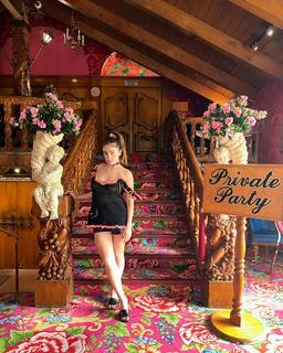 Rachel Sennott feet photo thumbnail