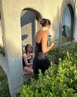 Rachel Sennott feet photo thumbnail