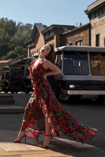 Rachel Sennott feet photo thumbnail