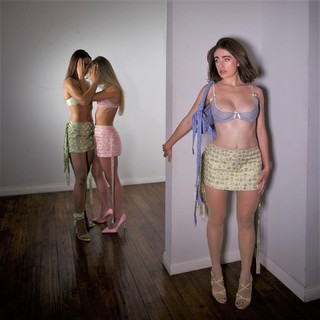 Rachel Sennott feet photo thumbnail