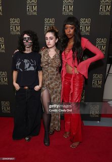 Rachel Sennott feet photo thumbnail