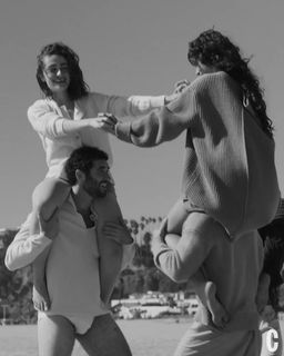 Rachel Sennott feet photo thumbnail