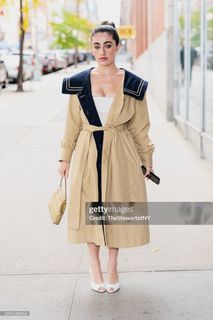 Rachel Sennott feet photo thumbnail