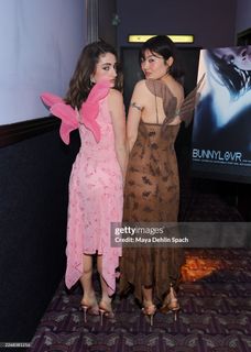 Rachel Sennott feet photo 9