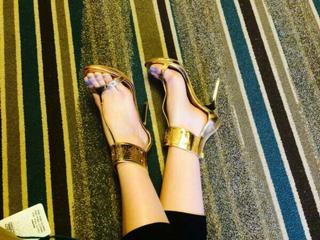 Rachel Skarsten feet photo 11
