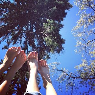 Rachel Skarsten feet photo 9