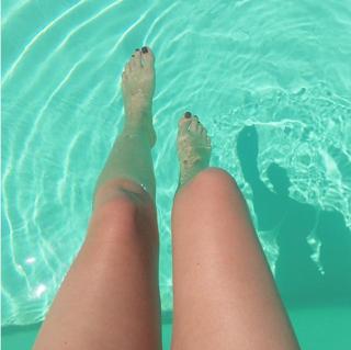 Rachel Skarsten feet photo 1
