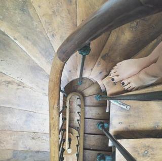 Rachel Skarsten feet photo 20