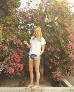 Rachel Skarsten feet photo 8