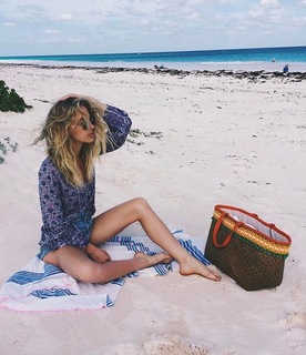 Rachel Skarsten feet photo 1
