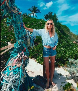 Rachel Skarsten feet photo 17