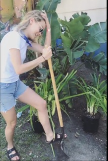 Rachel Skarsten feet photo 10