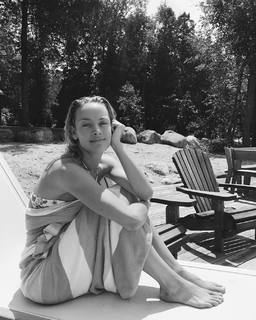 Rachel Skarsten feet photo 8