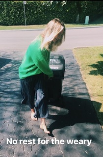 Rachel Skarsten feet photo 15