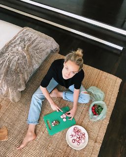 Rachel Skarsten feet photo 12