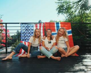 Rachel Skarsten feet photo 5