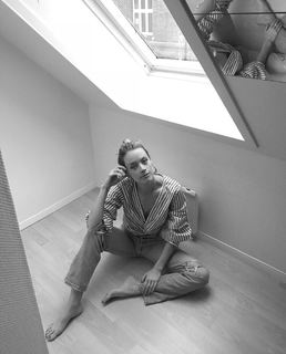 Rachel Skarsten feet photo 4