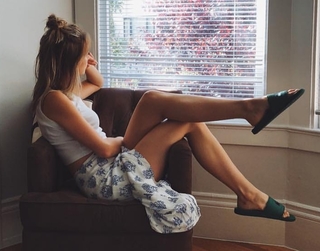 Rachel Skarsten feet photo 10