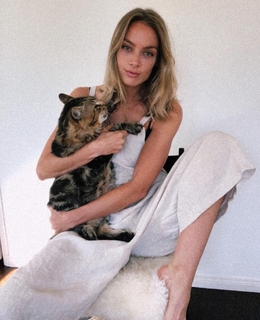Rachel Skarsten feet photo 9