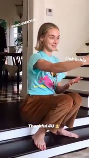 Rachel Skarsten feet photo 13