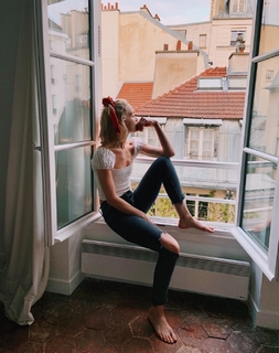 Rachel Skarsten feet photo 4