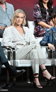 Rachel Skarsten feet photo 10