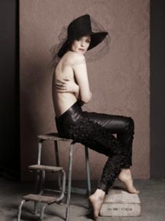 Rachel Weisz feet photo thumbnail