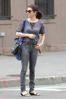 Rachel Weisz feet photo thumbnail