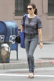 Rachel Weisz feet photo thumbnail