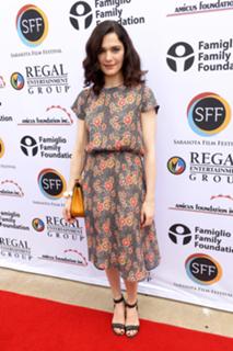 Rachel Weisz feet photo thumbnail