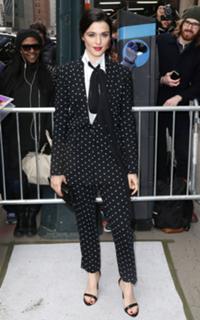 Rachel Weisz feet photo thumbnail
