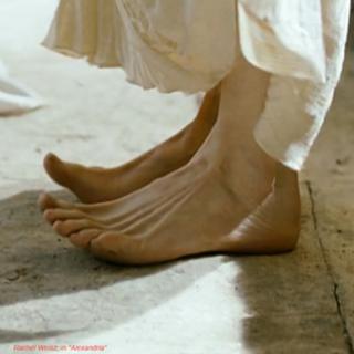 Rachel Weisz feet photo thumbnail