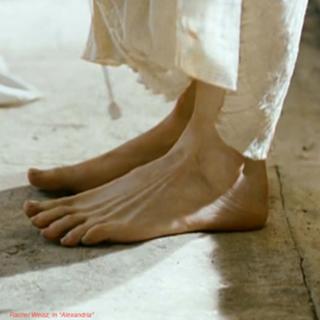 Rachel Weisz feet photo thumbnail