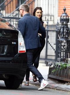 Rachel Weisz feet photo thumbnail