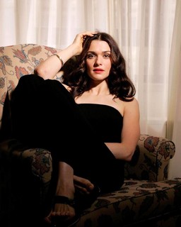 Rachel Weisz feet photo thumbnail